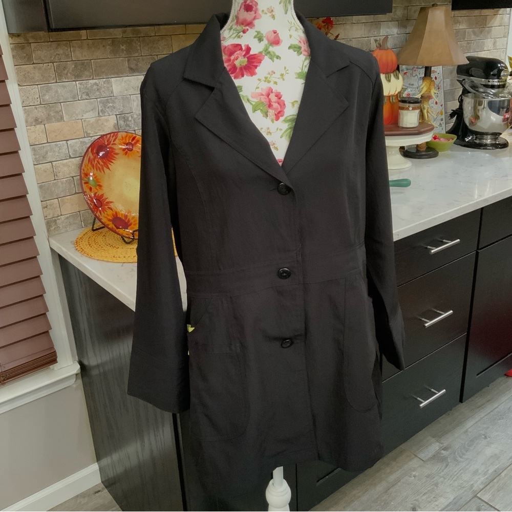 WonderWink Black Button Front Scrub Jacket 
Size Large 
Adjustable Waist